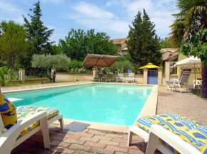 Villa spacieuse à Althen-des-Paluds avec piscine privée
